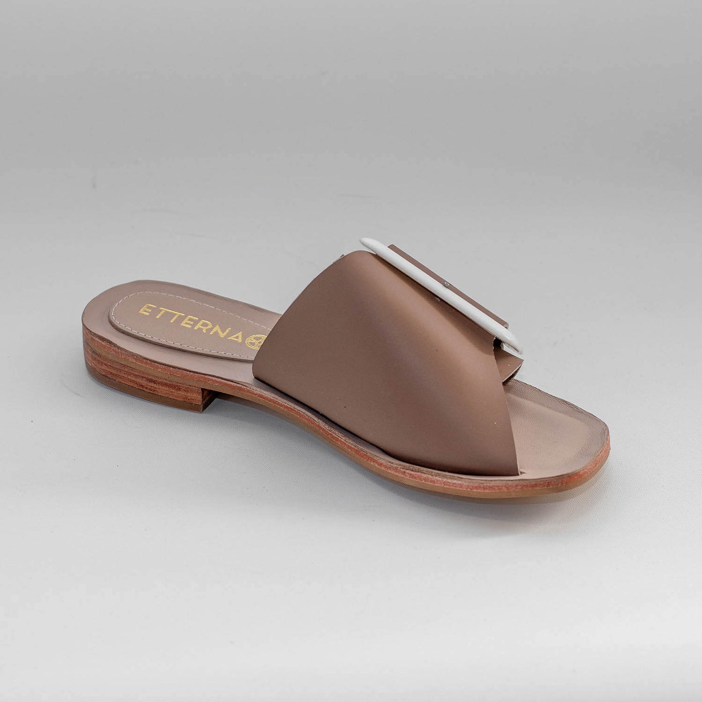 Sandalias Hebilla Abril en color Taupe