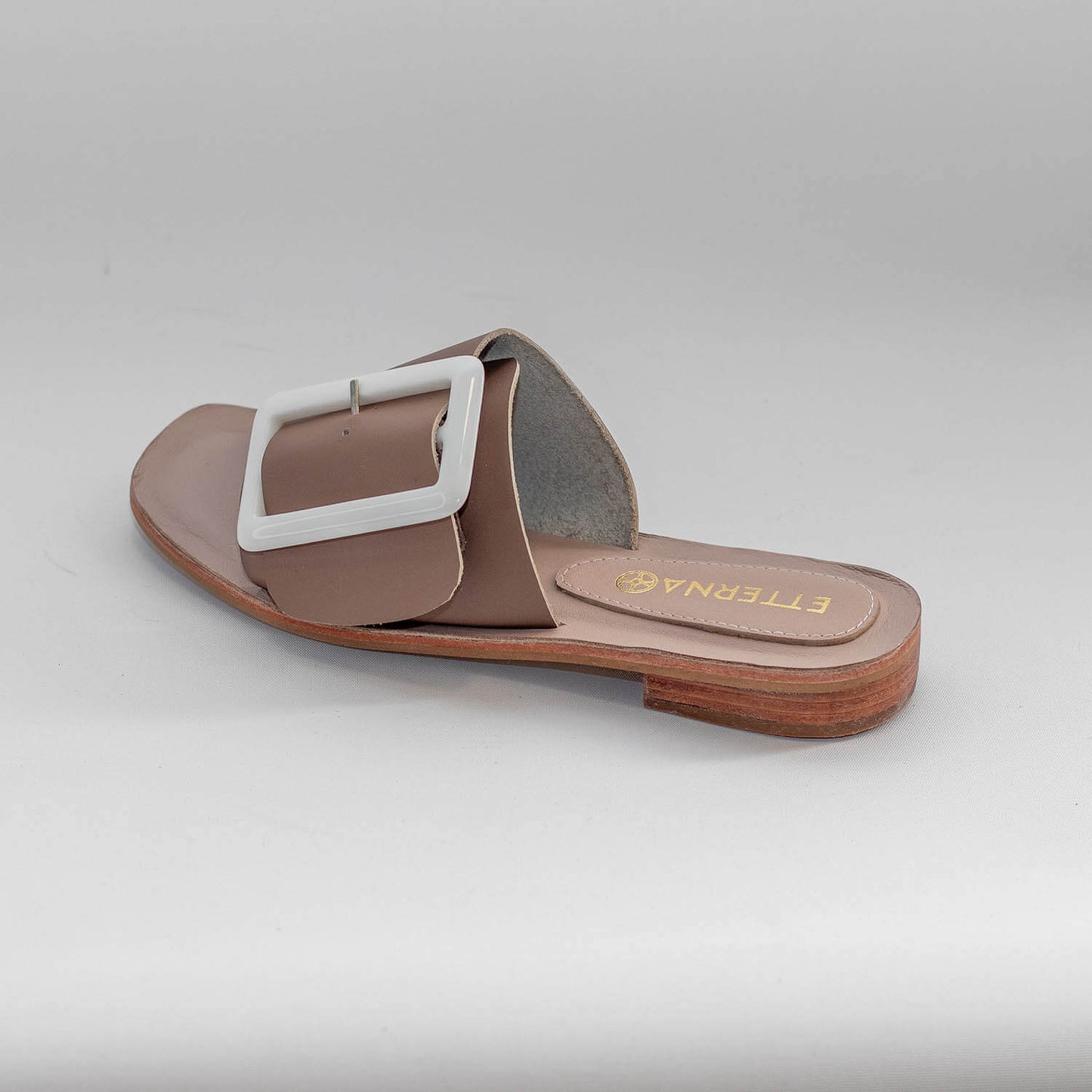 Sandalias Hebilla Abril en color Taupe