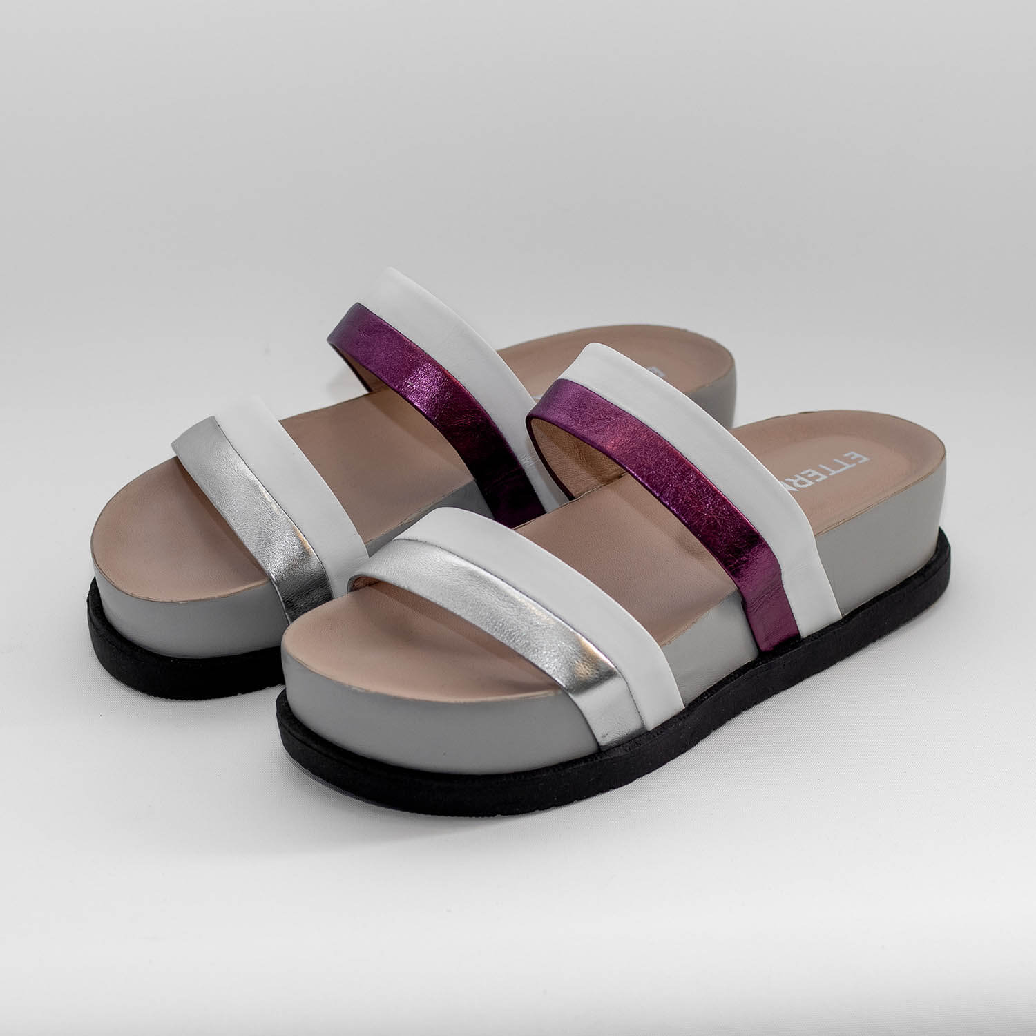 Sandalias Tricolor Aldana de color Plateado, Morado y Blanco