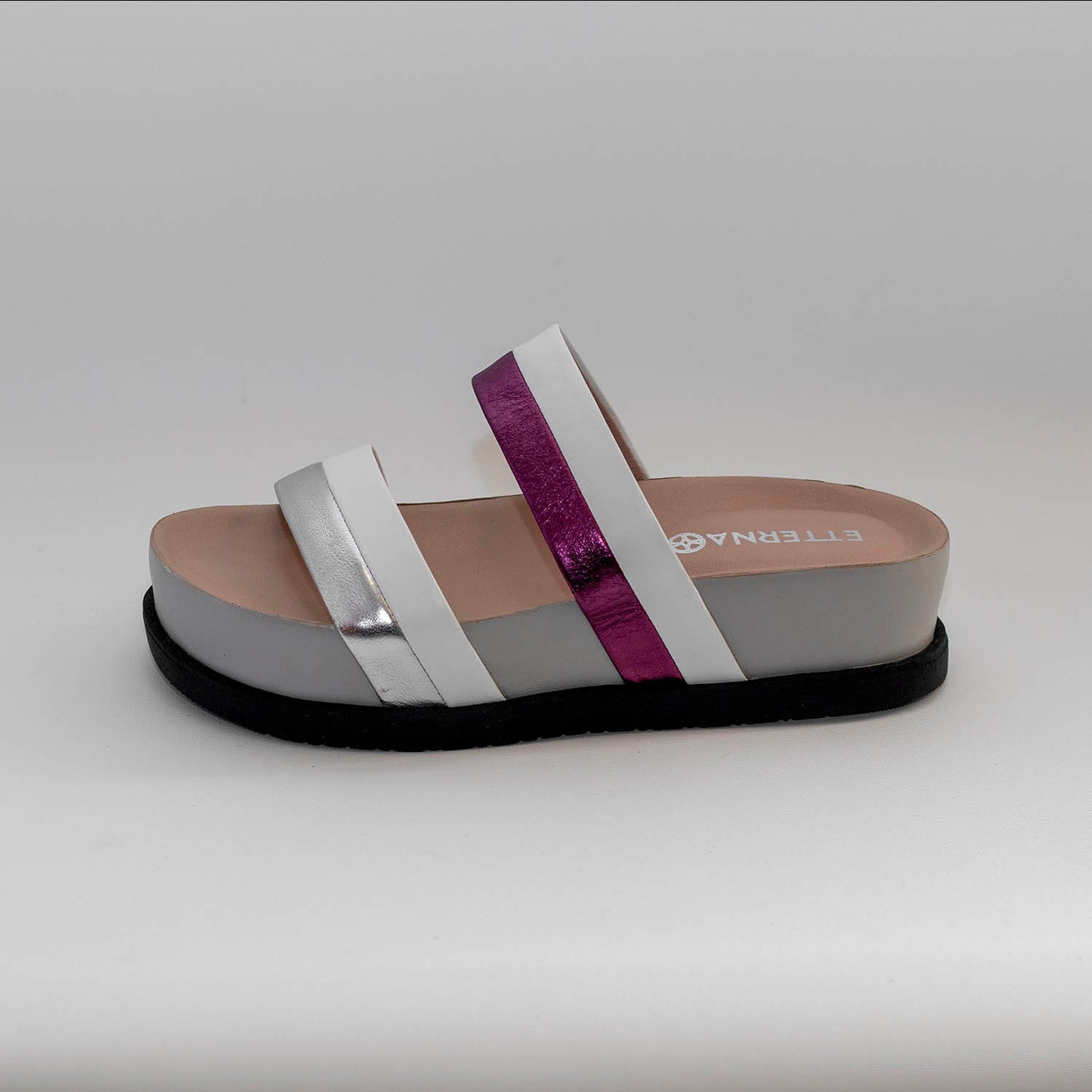 Sandalias Tricolor Aldana de color Plateado, Morado y Blanco