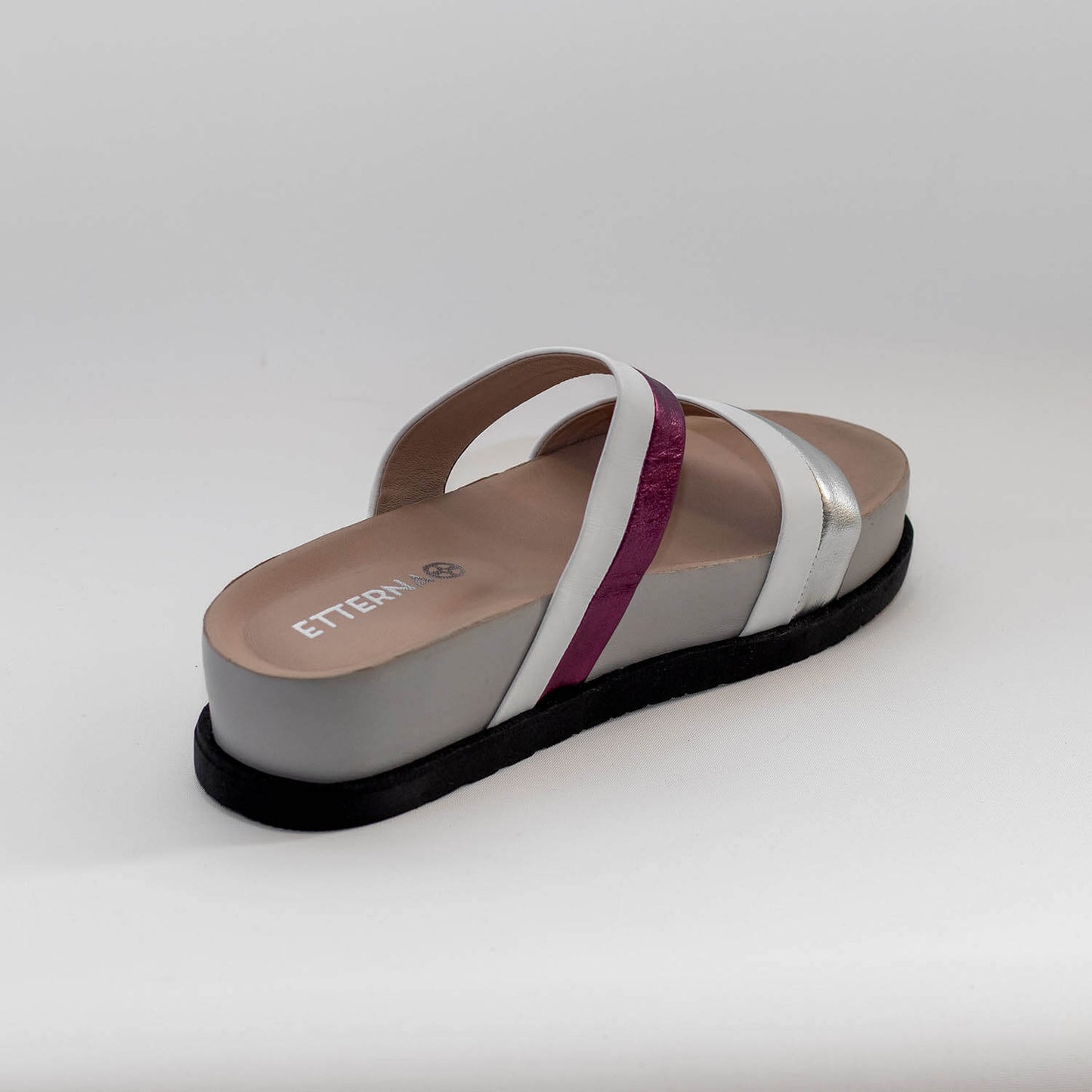 Sandalias Tricolor Aldana de color Plateado, Morado y Blanco