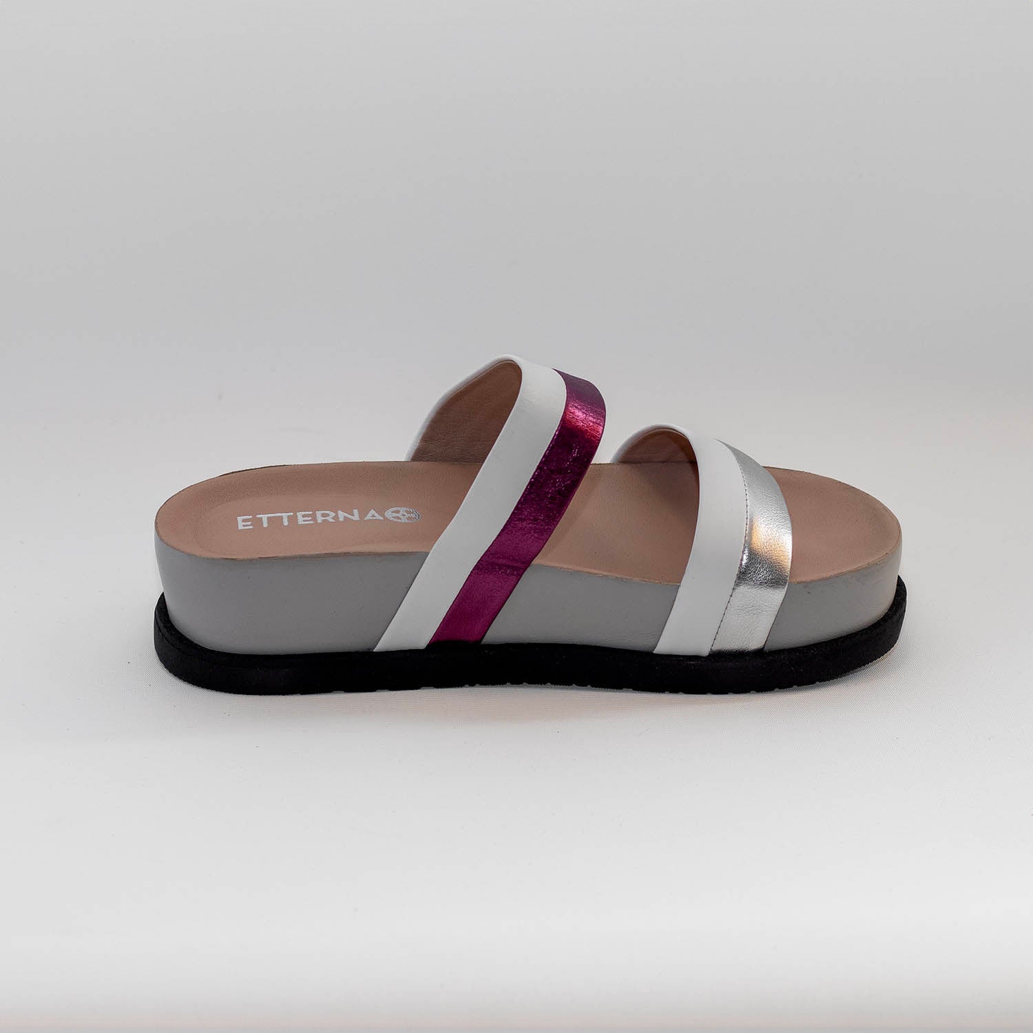 Sandalias Tricolor Aldana de color Plateado, Morado y Blanco